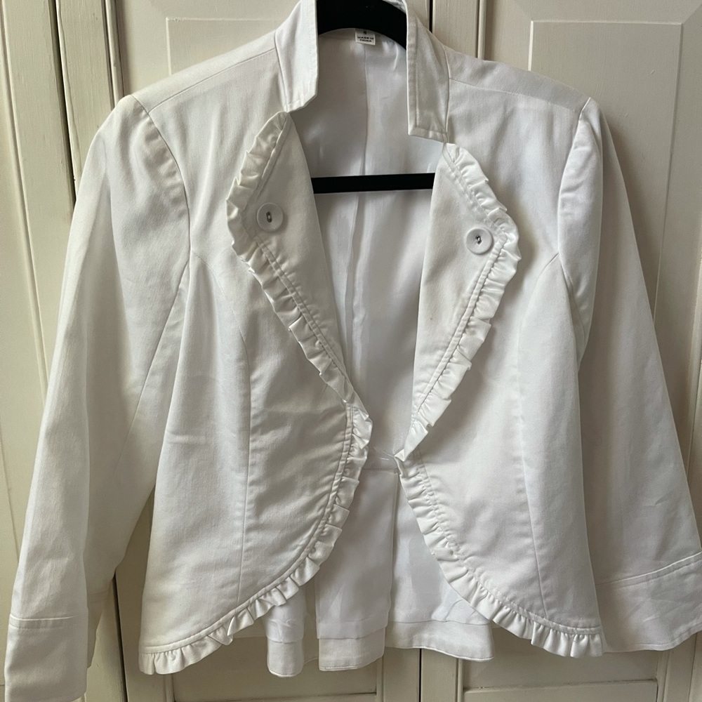 Studio JPR white ruffle pleated jacket size S